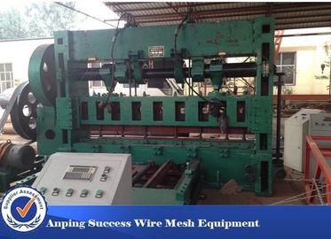 China Green Aluminum Metal Mesh Making Machine Hydraulic Cylinder 2000mm Width supplier
