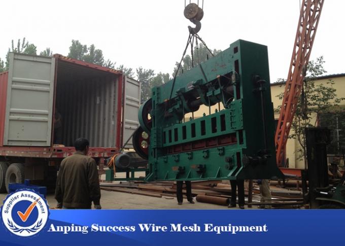 Green Aluminum Metal Mesh Making Machine Hydraulic Cylinder 2000mm Width