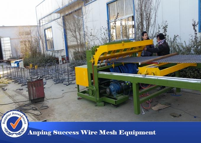Professional Fence Mesh Welding Machine For Floor Roof Wire Netting 380v 
